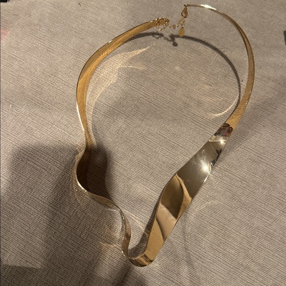 8 Other Reasons Gold Twisted Metal Collar Necklace - Picture 2 of 2
